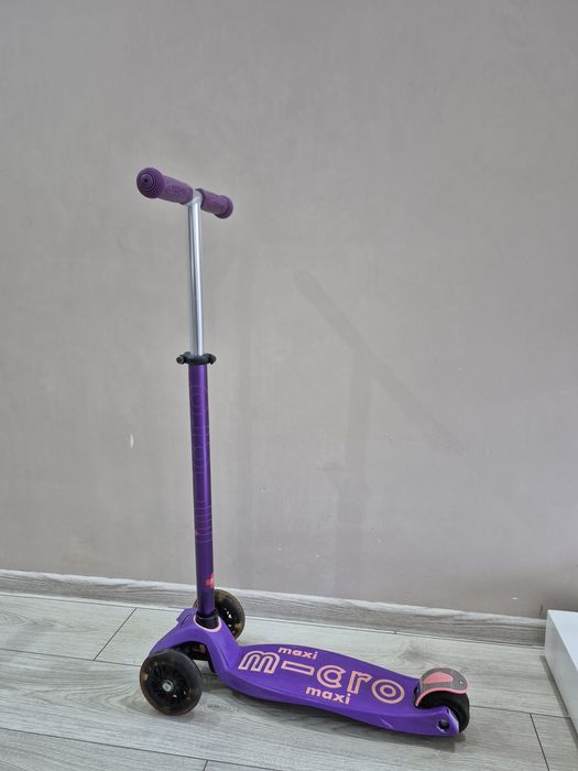 Тротинетка Micro Maxi Deluxe LED