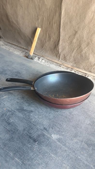 Сковороды металлические..