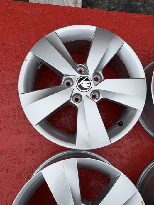Jante Noi originale Skoda R16
