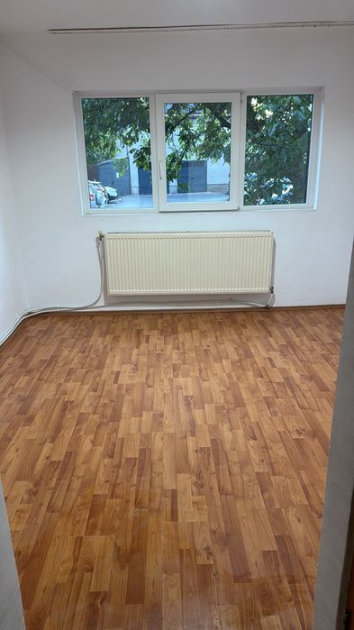 Dau în chirie garsonieră în velența