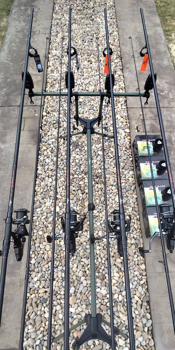 Set Complet Pescuit, 4 Lansete, 4 Mulinete 10000 cu Baitrunner,Rod Pod