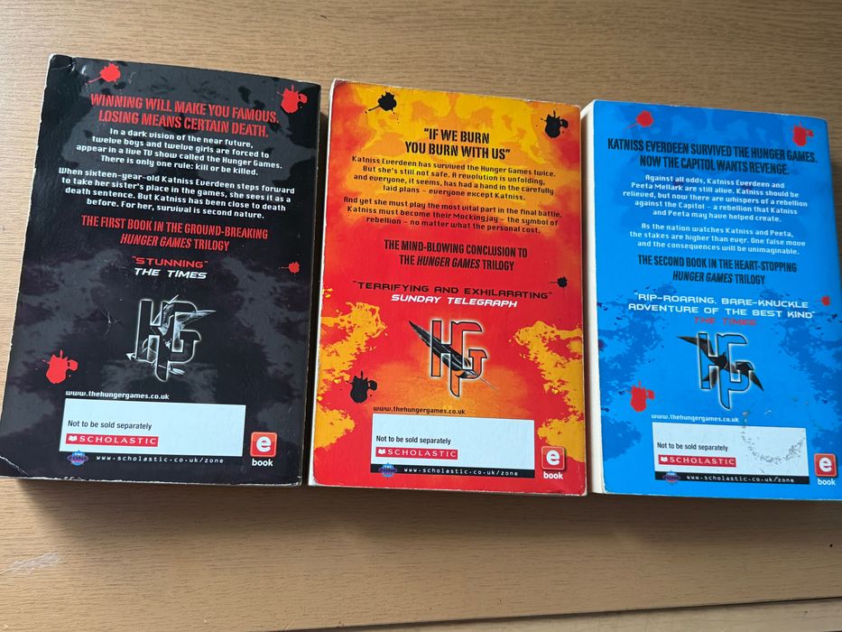 The hunger games книги на английски