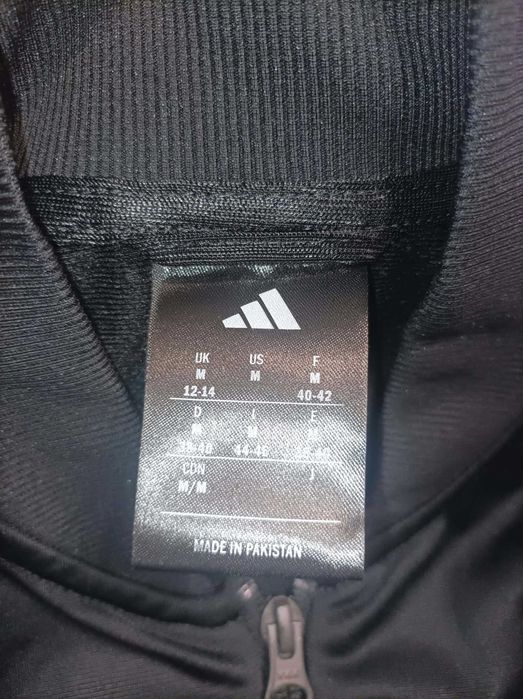 Спортен екип Adidas дамски размер М само е пробван веднъж НЕ носен