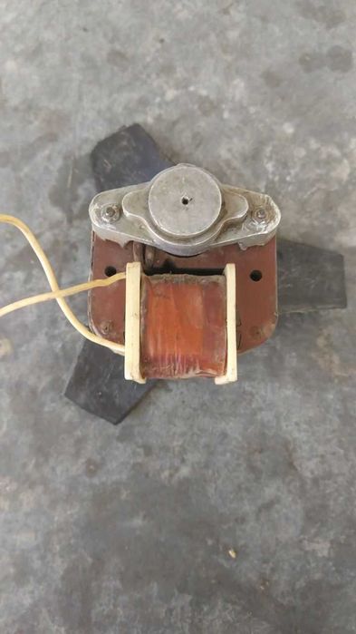 Вентилятор ссср.Работает на  вдув.диаметр 17см.