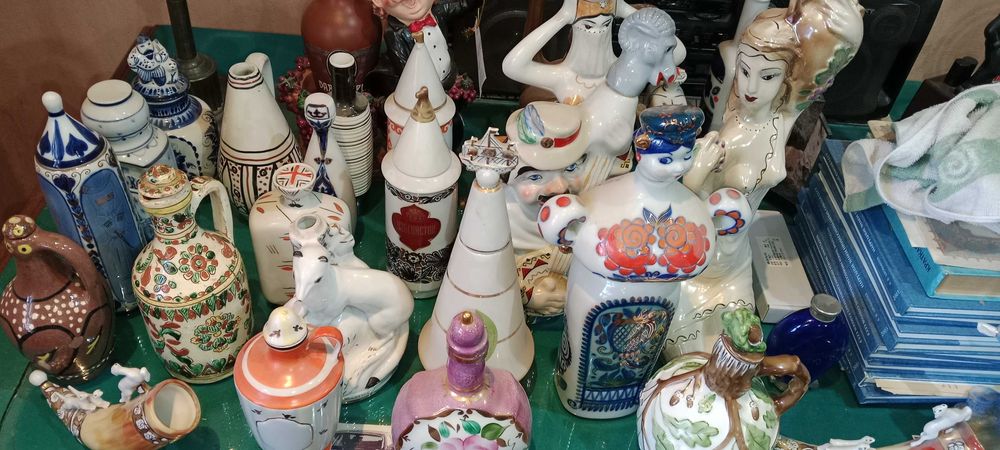 Продам статуэтки, бутылки лфз