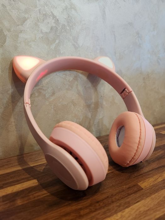 Безжични Wireless слушалки OnEar с лед светлини