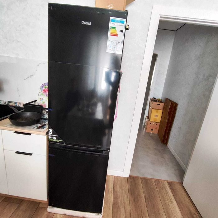 холодильник Grand GMBF-252BNFI Черный