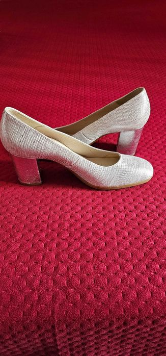 Продавам дамски обувки