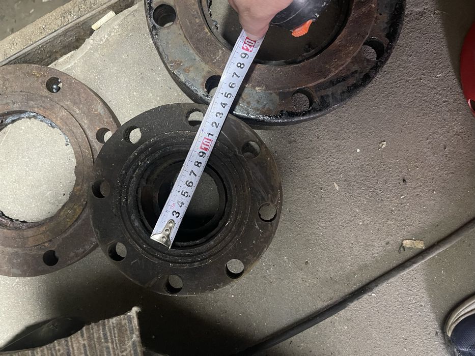 Флянцы стальные  разные диаметра