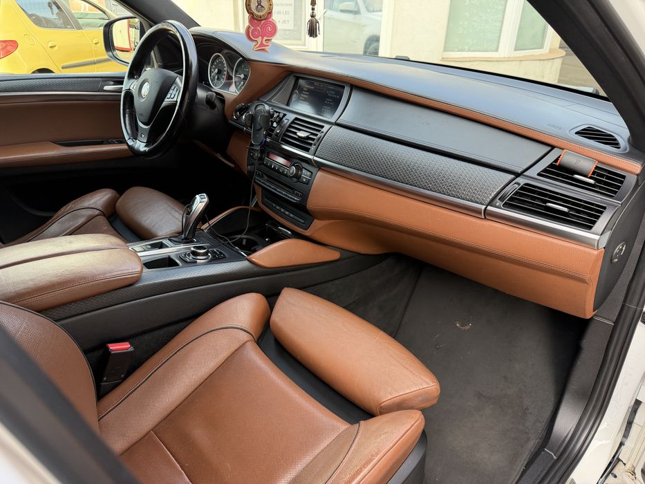 Bmw x6 3,0d. 2014.