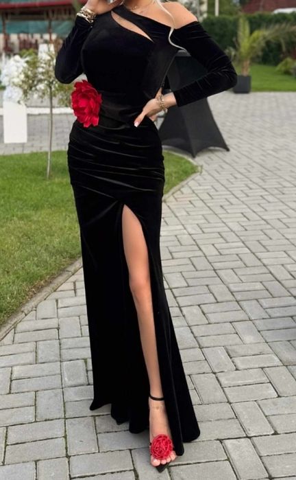 Rochie de catifea mărimea XS – stare impecabilă!