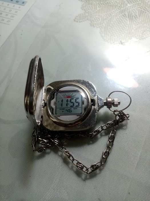 Часы механические "Молния"СССР, электронные карманные с крышками