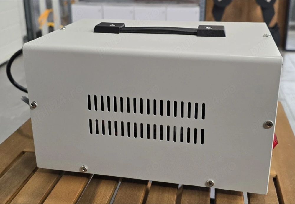 Vand stabilizator de tensiune Volt Polska 2000 VA servo motor