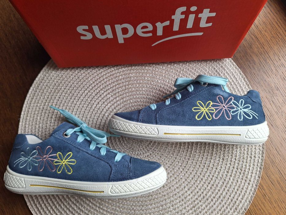 Чисто нови сникърси на Superfit - н. 30