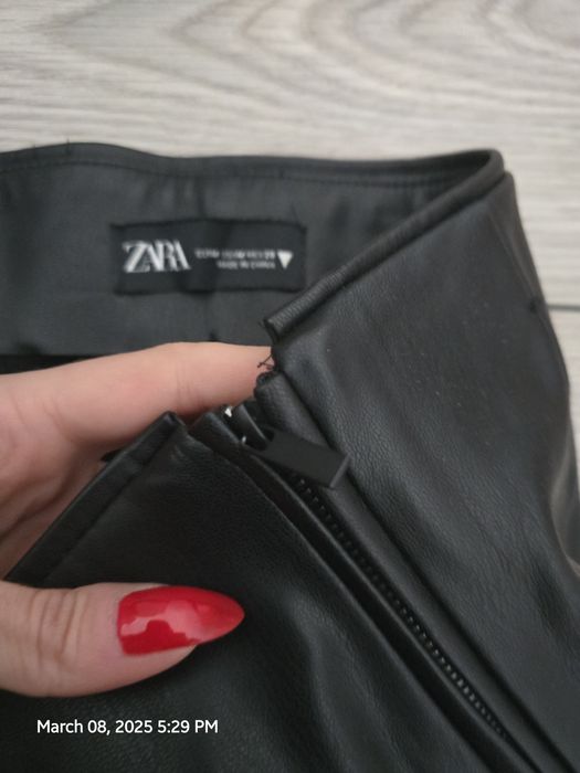 Pantaloni piele Zara
