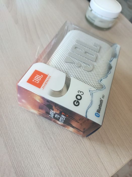 Продам новую колонку JBL go3 цвет белый