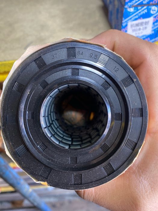 Сальник манжет колечка