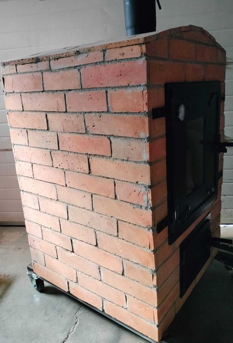 Cuptor pe lemne mobil