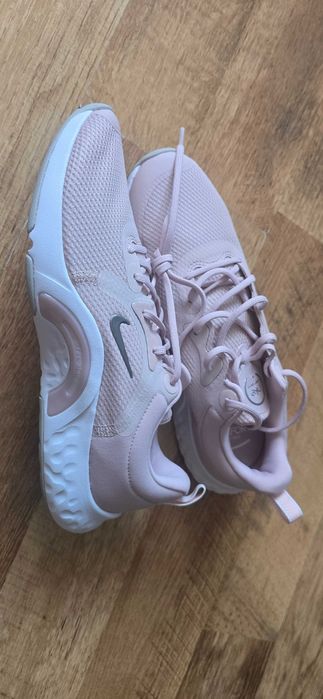 Дамски маратонки Nike