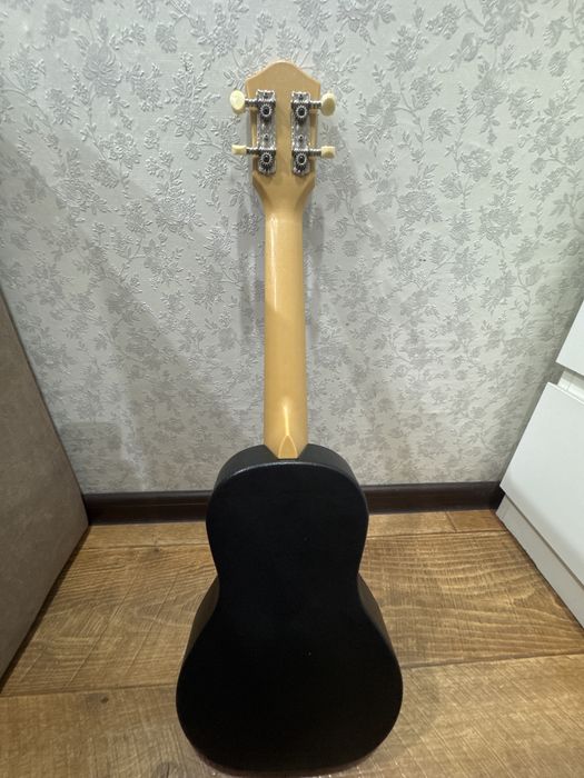 Укулеле Terris.