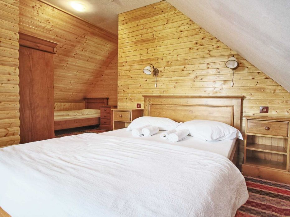 Inchiriez cabana de buștean la munte