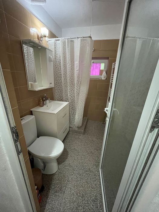 Închiriez apartament 2 camere, zona 9 mai