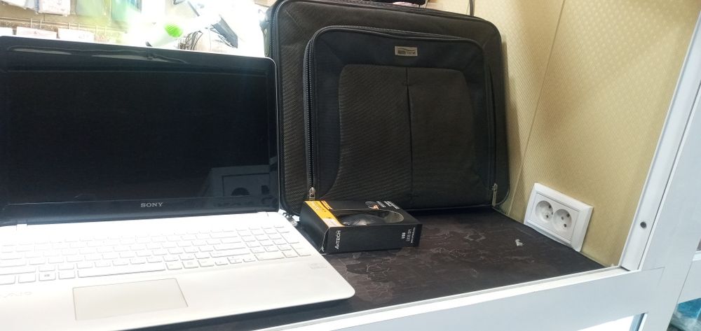 Sony. Windows8. 2ta Mishka va somkasi blan brga