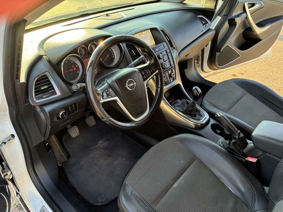 Opel Astra 1.7CDTI 2012г