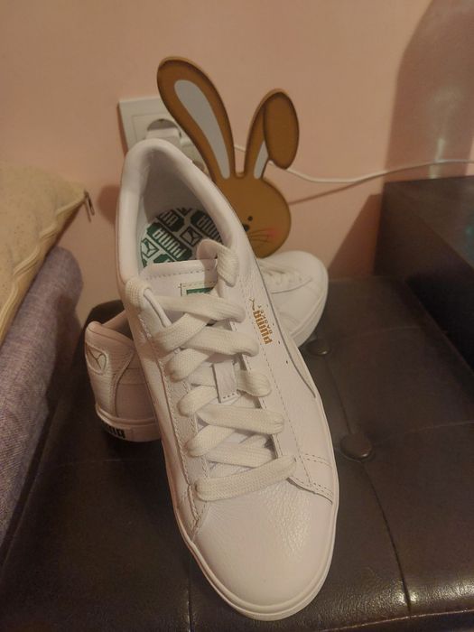 Спортни обувки.           .