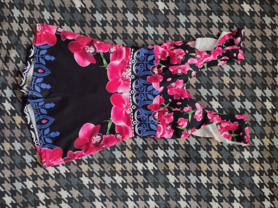 Къс гащеризон на цветя