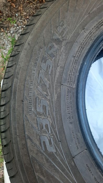 Шины  235/75 R15,4 шт.