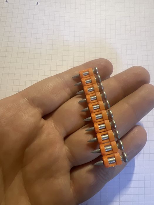 Doze gaz pentru pistoale de batut cuie in fier,beton,lemn 165mm+cuie