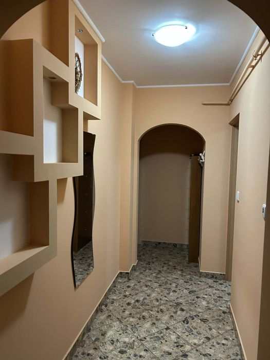 Închiriez apartament 3 camere
