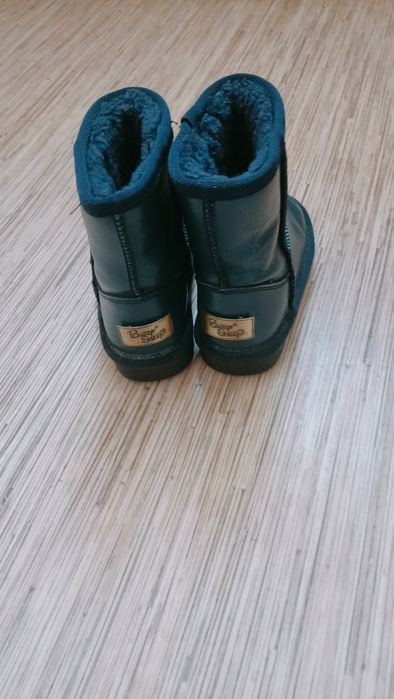 Продам детские угги.