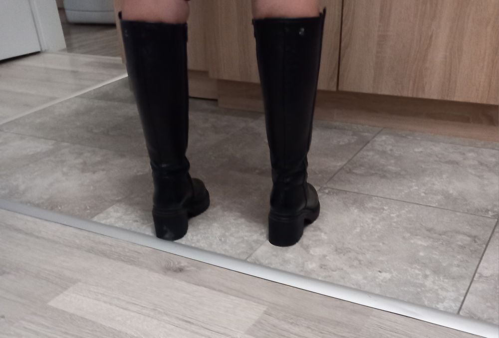 Ботуши 38 номер  естествена кожа. Стелка 24.7 см.