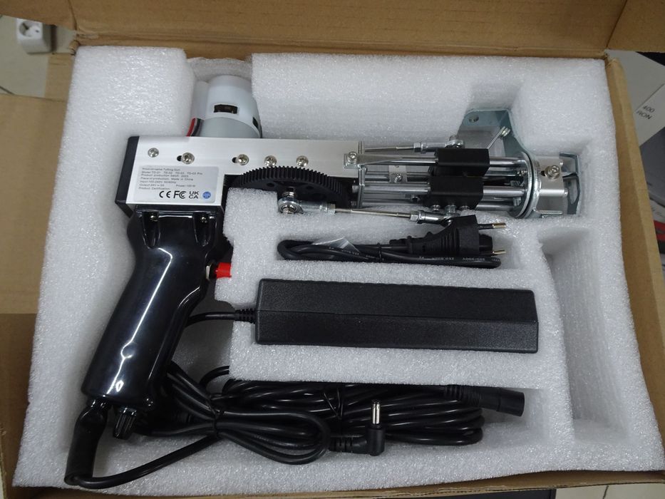 Pistol de smocuri covor cu grămadă tăiată, Mașină de împletit covoare