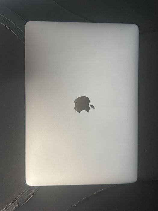 Apple  MacBook