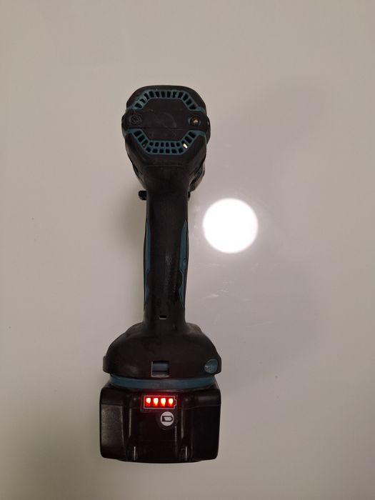 Makita  dtd152 + батерия