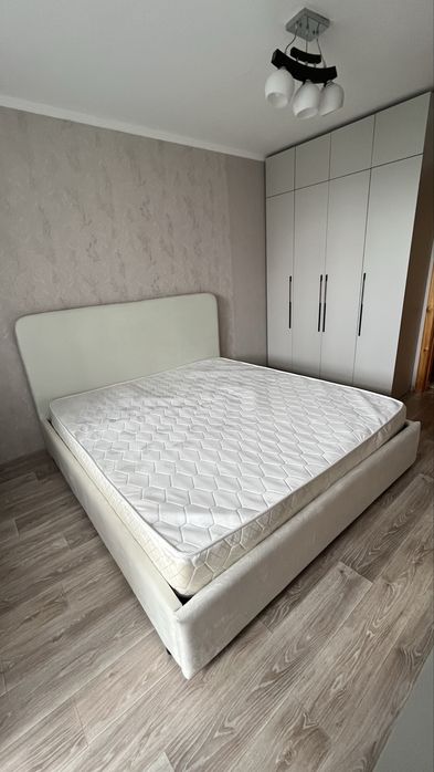 Кровать двуспальная
