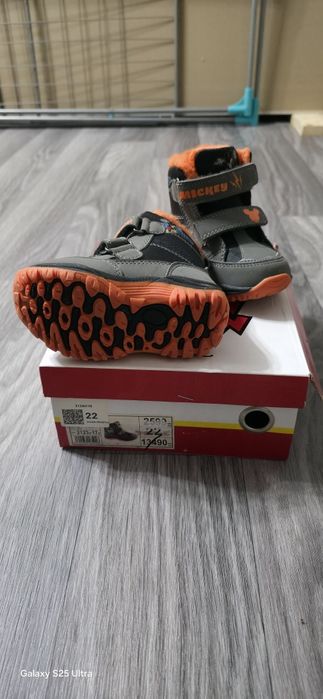 Продам зимние ботинки новые