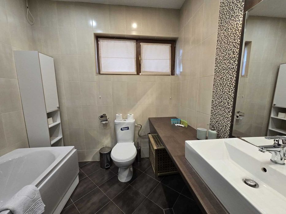 Еднофамилна къща в затворен комплекс до Пирин голф, район Разлог