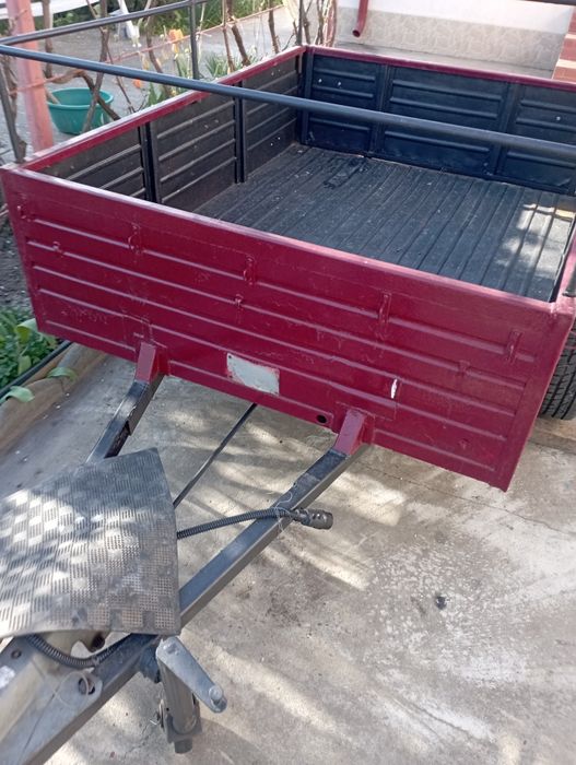 Vînd remorca autoturim