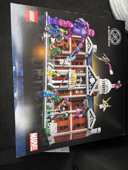 Vând set de colecție LEGO Marvel – X-Men: Conacul X-Mansion , nou