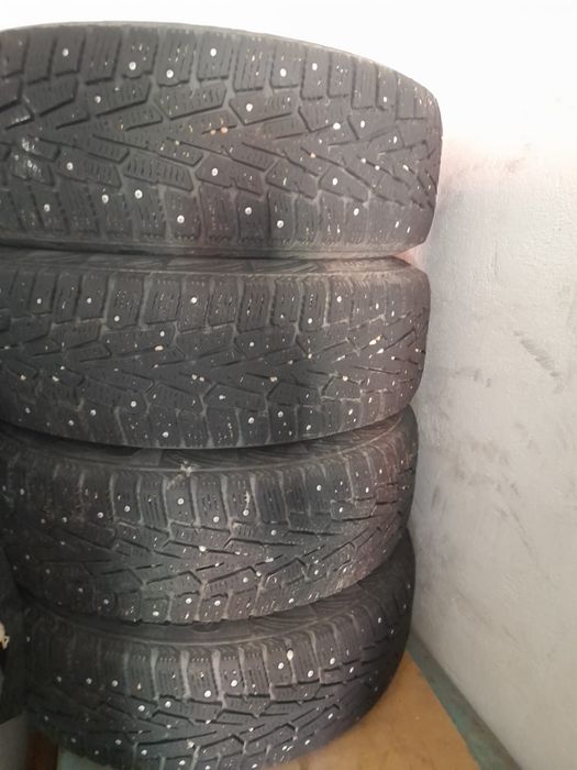 Продам резину с дисками зимнию r15