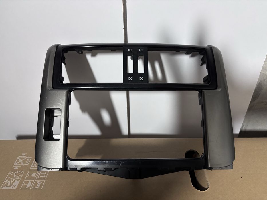 Продам рамка toyota prado 150