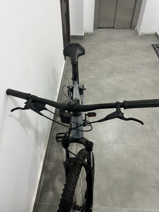 Bicicleta CUBE roti 29x2.25