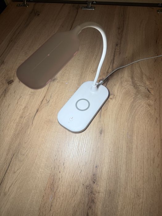Lampă de birou Huawei cu încărcător wireless încorporat