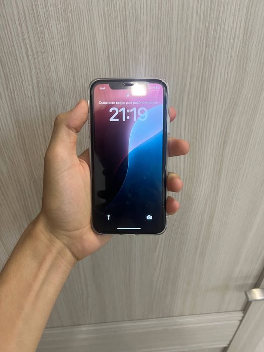 Iphone 11 holad ideal