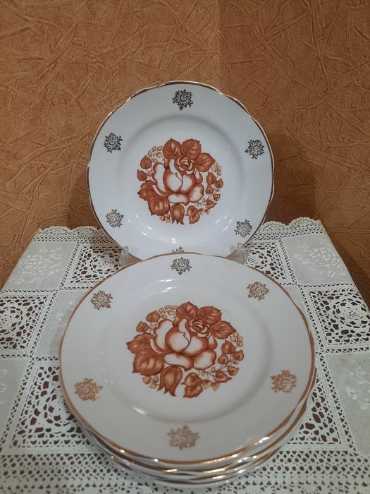 Абсолютно новые десертные тарелочки (d-17см). Коростенский ФЗ. Волнист