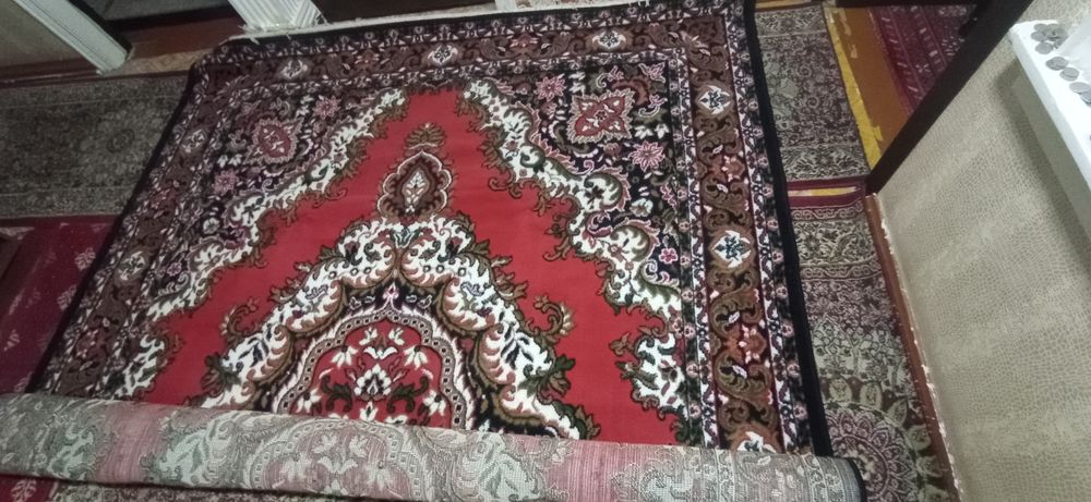 Gilam sotiladi, xolati zo'r